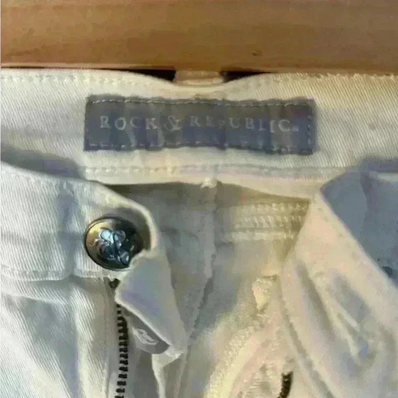 White jeans perfect for summer or vacation! - Picture 2 of 10